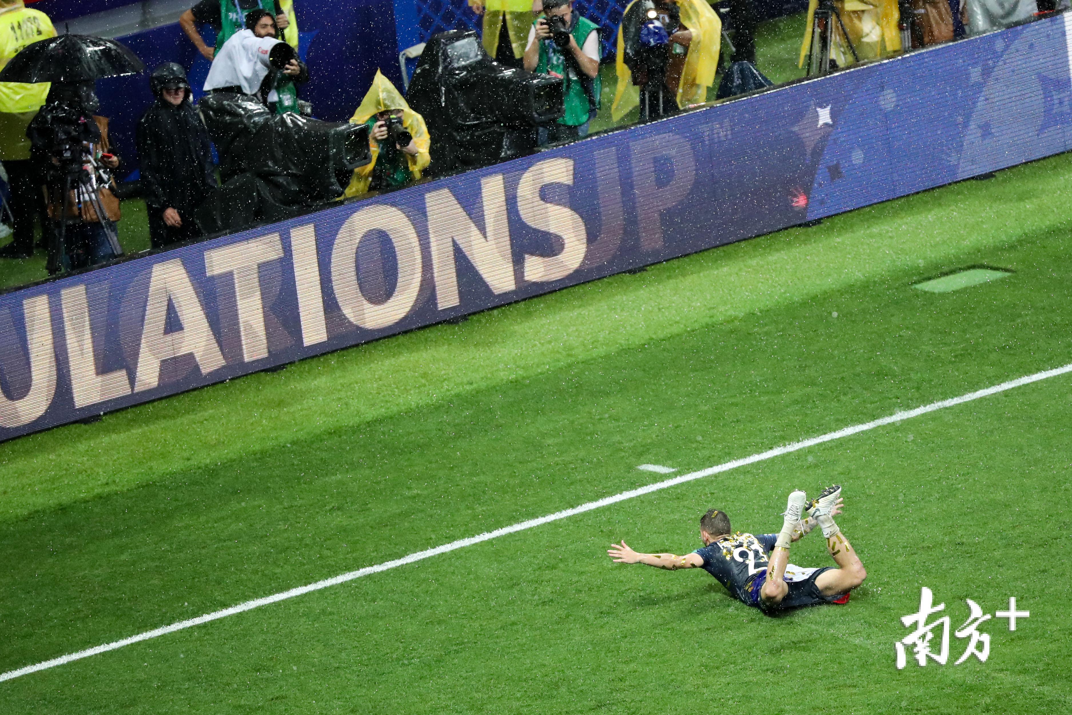 包含法国队鏖战印尼队，黄鸭组合带队取胜的词条