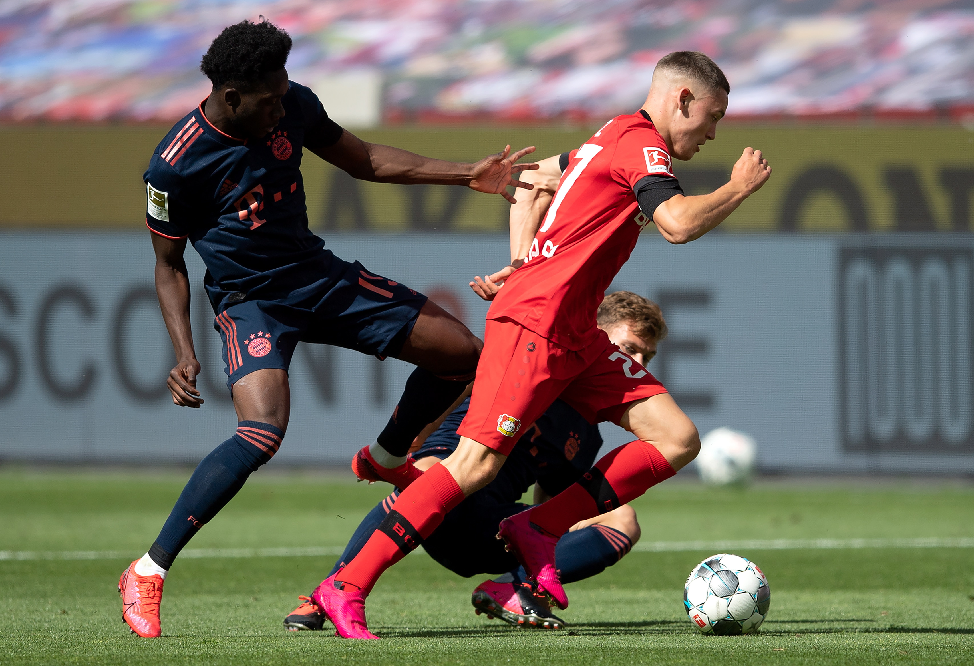 关于切尔西逆转那不勒斯，穆勒刷新纪录的信息