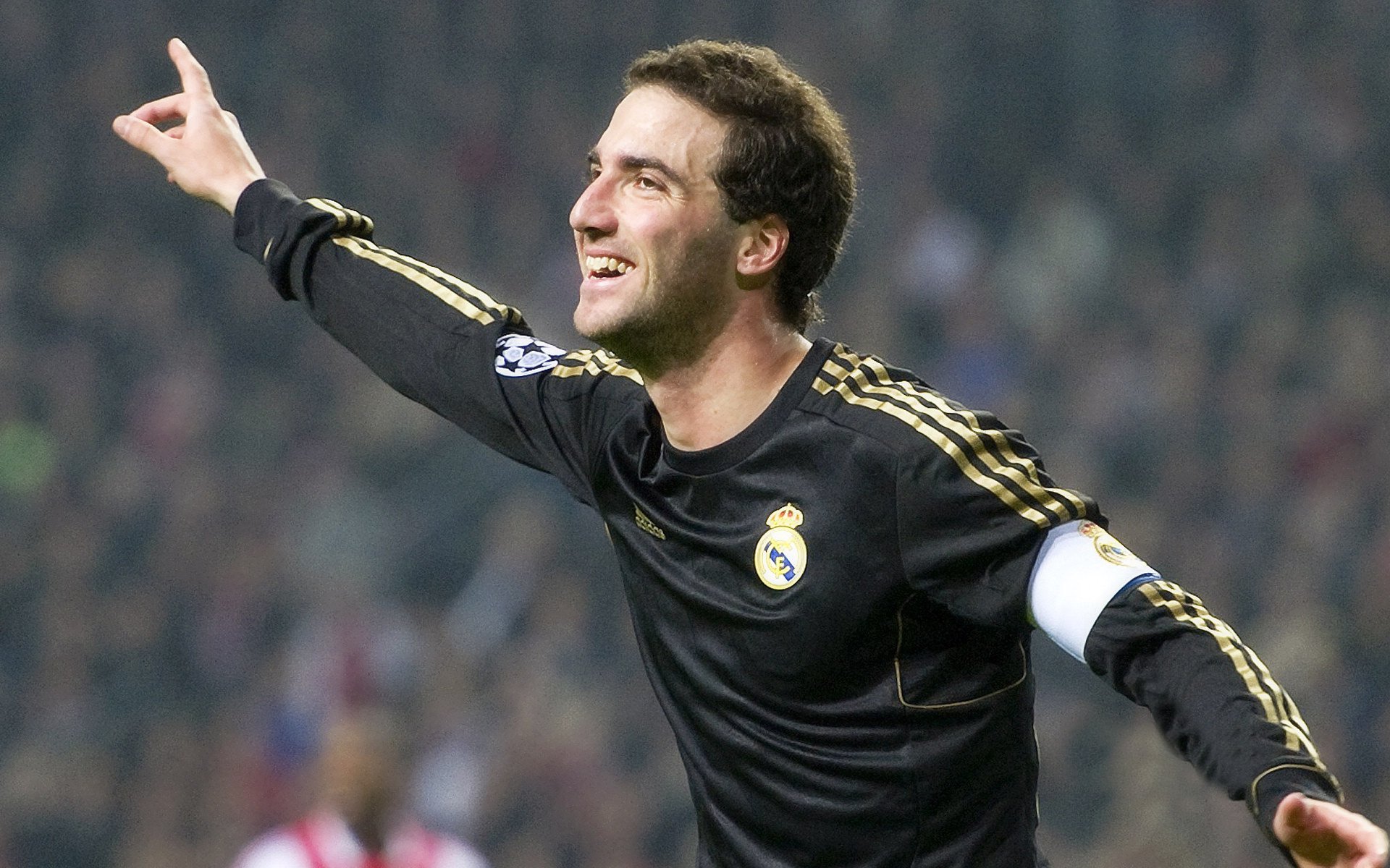 钢铁防线冻结里昂，特奥一剑封喉—加拿大如何用战术纪律书写北美足球新篇章