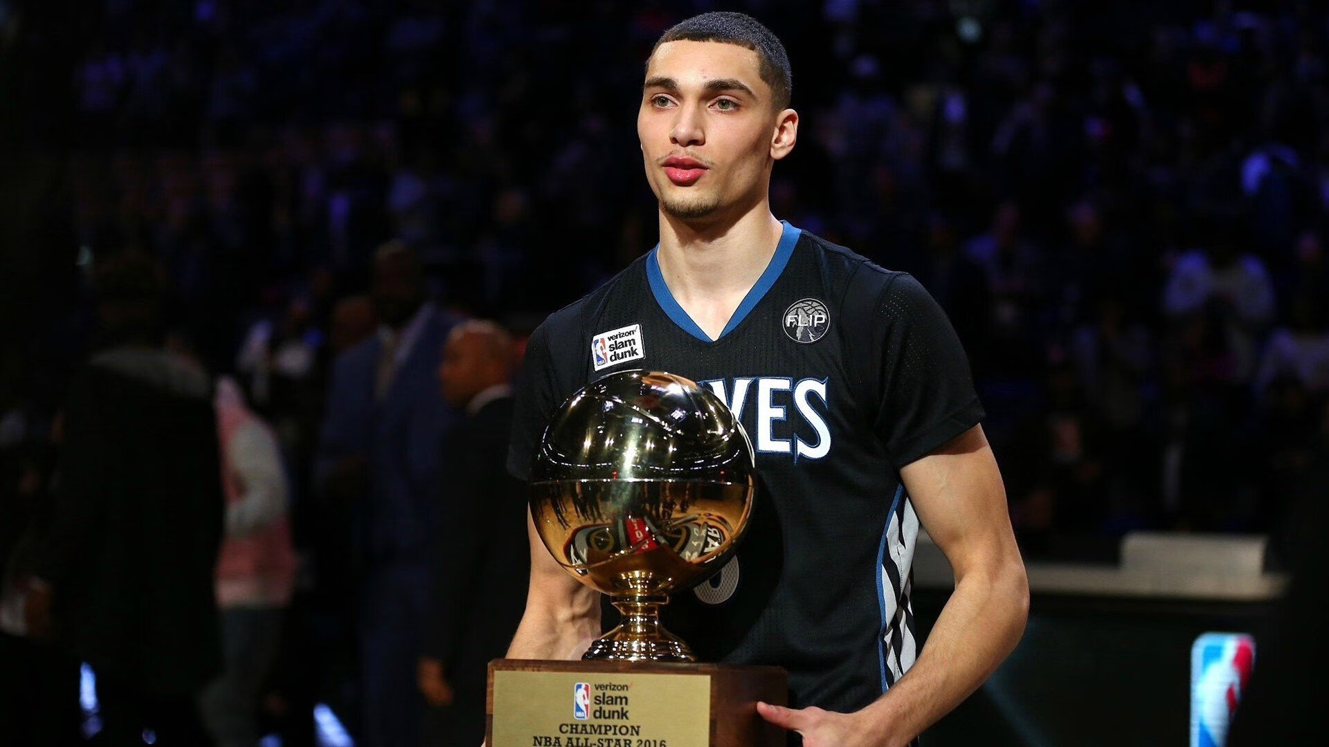 猛龙翻盘北京队，克莱点燃赛场，一场逆转背后的篮球哲学